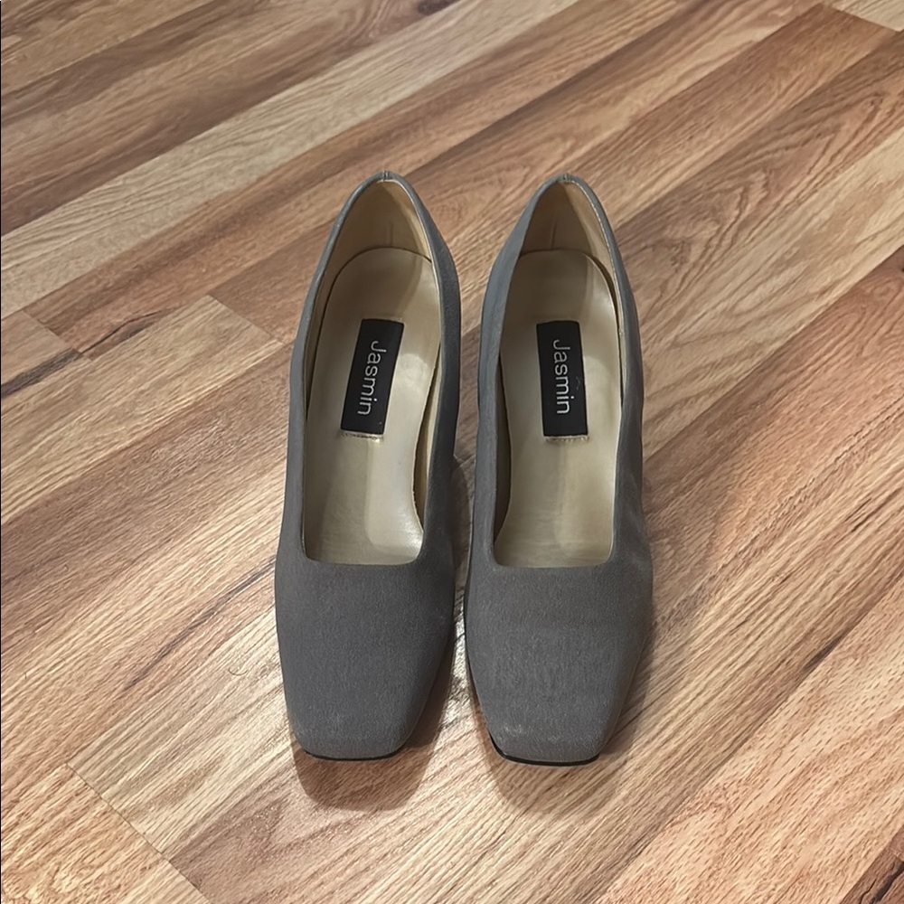 Jasmin Women's Classic Gray Heels